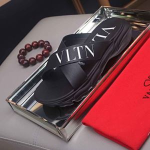 元気な印象のコーデ サンダル 知的な雰囲気夏着物 ヴァレンティノ VALENTINO 2020春夏トレンドアイテム