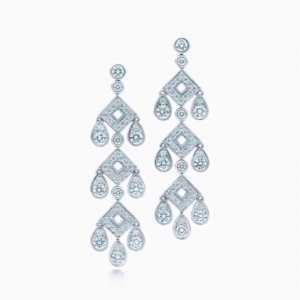 大人の新作こそ ティファニー TiffanyCo 狙える優秀アイテム イヤリングおしゃれに大人の必見