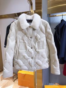 ルイ ヴィトン おしゃれ感度が高い秋冬トレンド　LOUIS VUITTON　先取り 20202020秋冬ファッション　ブルゾン　寒い季節トレンド上品