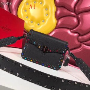 VALENTINO ヴァレンティノ ショルダーバッグ 3色可選 最終数量限り人気デザインで欲しい