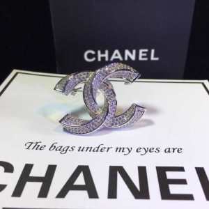 る春夏おすすめの人気商品 2020年の春夏に着たい シャネル CHANEL ブローチ