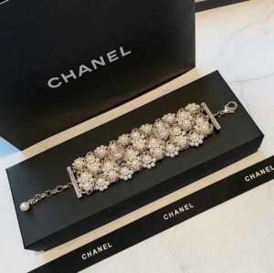 ファッションにトレンド ブレスレット夏ファッションのおすすめ シャネル 2020年夏の一押しファッションアイテムCHANEL