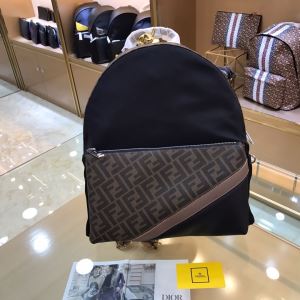 ストリート界隈でも人気 フェンディ FENDI 20新作です リュック ストリート系に大人気