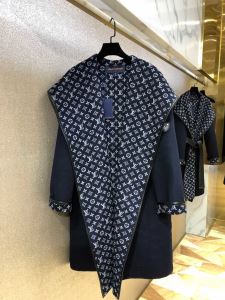 【2020秋冬トレンド】押さえておきたい　ルイ ヴィトン LOUIS VUITTON　サイズのよさを感じる新作　フード付きコート　秋にこれがはやりそう