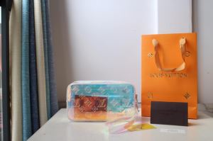 ルイ ヴィトン LOUIS VUITTON スタイルUPして着こなす2020年春夏のトレンドアイテム レディースバッグ ちょっと大人の印象
