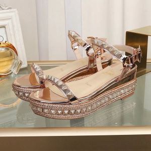 爽やかすぎない大人の印象に 2020年の春夏に着たい クリスチャンルブタン Christian Louboutin サンダル