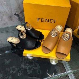 目を引く春夏トップス 2020春夏の大注目トレンド フェンディ FENDI サンダル 2色可選