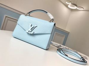 海外でも人気なブランド LOUIS VUITTON 高級感のある素材 レディースバッグ ルイ ヴィトン