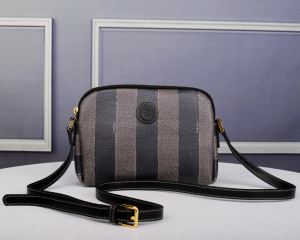 新しい斬新なスタイル フェンディ爽やかさ FENDI 馴染みやすいスタイル美品 レディースバッグ 一気にトレンド感満載な着こなし