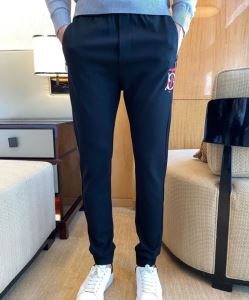 普段のファッション バーバリー BURBERRY取り入れやすい ジーンズ 人気を集め