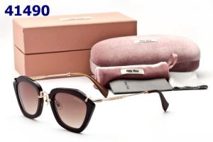 大特価MIU MIU ミュウミュウ エレガントな印象に溢れるサングラス