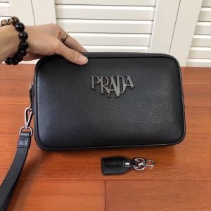 ポーチ着心地もなめらかで快適 プラダ 2020トレンドカラー秋冬セール PRADA とにかく完璧ブランド新作