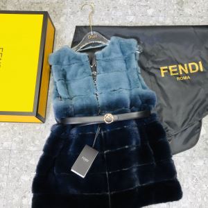 202020秋冬トレンドファッション　フェンディ 最新秋冬トレンドをチェック　FENDI　スカート　秋冬流行りファション