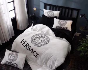 ヴェルサーチ VERSACE 2020秋冬 寝具セット 4点セット 今からの季節にピッタリ