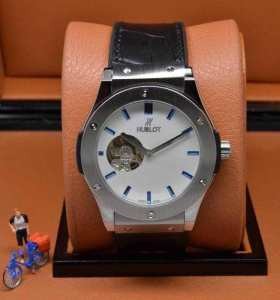 知的な印象に HUBLOT ウブロ 機械式自動巻きムーブメント 格好良い男性用腕時計 2色可選