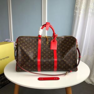 スーツケース 秋冬ファッションコーディネート ルイ ヴィトン最重要2020秋冬トレンド LOUIS VUITTON 人気ファッション雑誌でも掲載