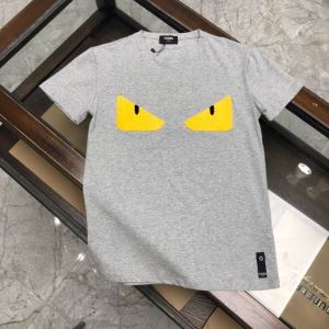 普段見ないデザインばかり 半袖Tシャツ2色可選 春夏コレクション新品 フェンディ FENDI