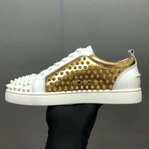 春夏超人気の最新作 スパイク クリスチャンルブタン Christian Louboutin スニーカー、靴 最終数量限り