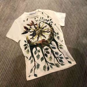 DIOR ディオール 半袖Tシャツ2020年春夏シーズンの人気 グッと大人っぽい印象に