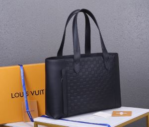 ルイ ヴィトン 通勤通学どちらでも使え LOUIS VUITTON 限定アイテムが登場 ハンドバッグ