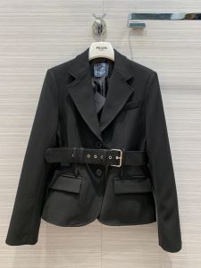ハーフコート　秋にはやる最新作を先取り　プラダ 2020秋冬トレンドアイテム　P...