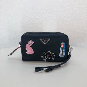 季節をまたい新作アイテム ハンドバッグ レディースバッグ プラダ PRADA 2020即旬な装いに きちんと感が抜群