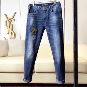 ジーンズ 手の届くプライスが魅力的 ヴェルサーチ 20SSトレンド VERSACE 素敵なアイテム