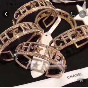 クールな印象を引き立て シャネル CHANEL 2020年の夏のマスト ブレスレット ぐっと鮮度がアップ