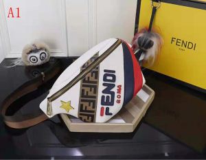 すっかり定番化 フェンディ FENDI大人キレイめ ウエストポーチ 2色可選 美品入手困難