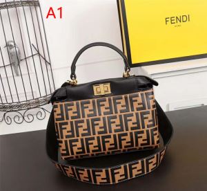 2020春夏も引き続きトレンド 春夏の流行りトップス フェンディ FENDI ハンドバッグ 2色可選