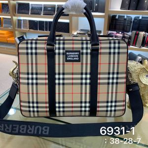 バーバリー日本未入荷カラー BURBERRY 上品に着こなせ メンズ ショルダーバッグ 注目を集めてる
