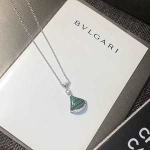 ブルガリ BVLGARI ネックレス 魅力的なカラー使い 《2020年》今、注目のストリート