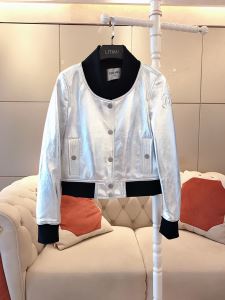 今季トレンド新作はこれ シャネル秋冬に大注目のカラー CHANEL カジュアルコーデオシャレ ハーフコート 速報2020年秋ファッショントレンド