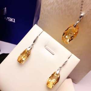 2020年春夏流行ファッション 大人の可愛さを引き立て スワロフスキー SWAROVSKI 2色可選 イヤリング