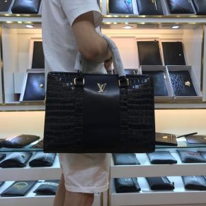 ハンドバッグ 人気ブランドの秋冬新色 ルイ ヴィトン着心地もなめらかで快適 LOUIS VUITTON 2020トレンドカラー秋冬セール