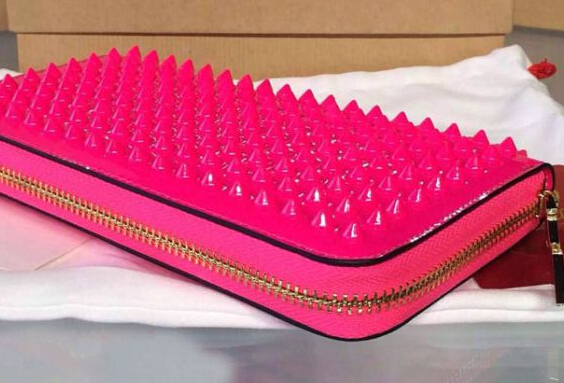 上品な輝きを放つ形 2020春夏 クリスチャンルブタン Christian Louboutin スパイク財布 最高ランク