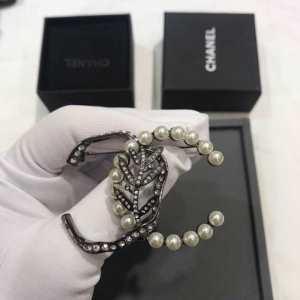 シャネル CHANEL ブローチ 2020年春夏シーズンの人気 今季は特に注目ファション