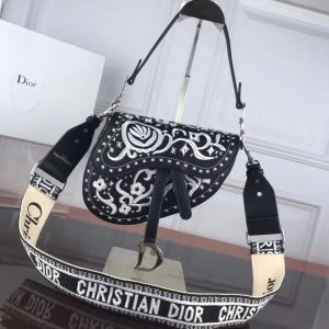 ディオール DIOR ハンドバッグ 2色可選 ブランドの話題の新作も 2020春夏も引き続きトレンド