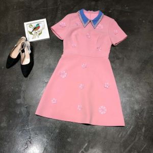 《2020年》今、注目のストリート ヴァレンティノ VALENTINO ワンピース 魅力的なカラー使い