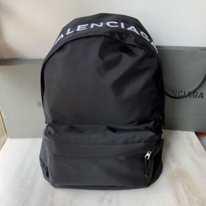2020秋冬最重要アイテム リュック バレンシアガ 秋冬とれんど新品目立ち BALENCIAGA ファッション上級者向け 素敵続くトレンド