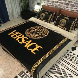 一番おしゃれ秋冬トレンド ヴェルサーチ 気になる2020年秋のファッション VERSACE 寝具4点セット