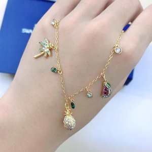 ブレスレット 2020年最新ファッション 春夏シンプルファッションでOK スワロフスキー SWAROVSKI