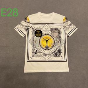 半袖Tシャツ エレガントな雰囲気 ジバンシー GIVENCHY おしゃれな人が持っている