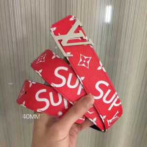 お洒落を決めるベルト モチーフ2020春夏 SUPREME 完売品