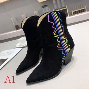 秋にこれがはやりそう ヴァレンティノ2色可選 2020秋冬トレンド押さえておきたい VALENTINO レザーブーツ おしゃれに秋を迎えるために