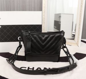 シャネル CHANEL 新しい斬新なスタイル 知的優秀アイテム レディースバッグ 新作コレクションを見る 2020年の春夏に着たい