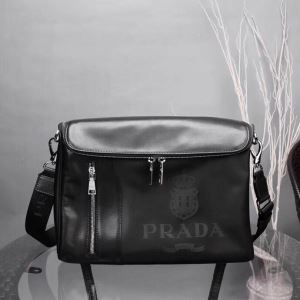 最高にCOOL秋冬新作 プラダ シンプルに着こなしたい PRADA 最速2020...