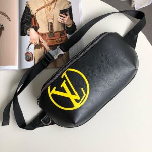 ウエストポーチ ルイ ヴィトン大人かわいい秋冬コーデを楽しみ LOUIS VUITTON 2020秋のファッショントレンドはこれ