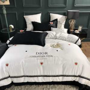 もちろん相性抜群 ディオール 2020秋のファッショントレンドはこれ DIOR ...