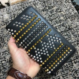 毎年流行り定番アイテムおすすめ クリスチャンルブタン Christian Louboutin ビジネスケース 大人カジュアル